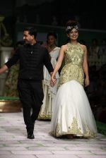 Kangna Ranaut walk the ramp for Shantanu Goenka at Wills India Fashion Week 2011 on 10th Oct 2011 (124).JPG